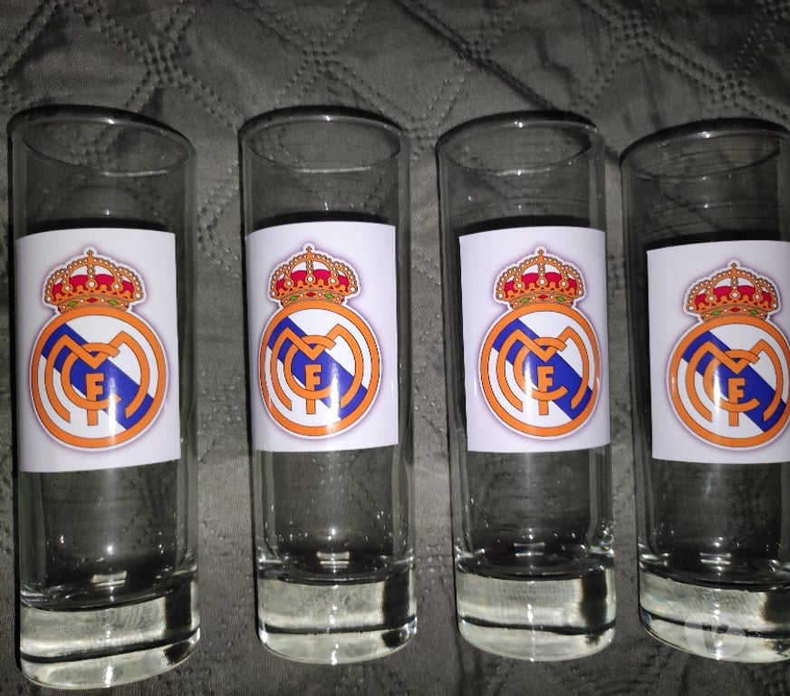 Décoration - art Binche Binche-Centrum - Photos Vivastreet Verres clubs de foot