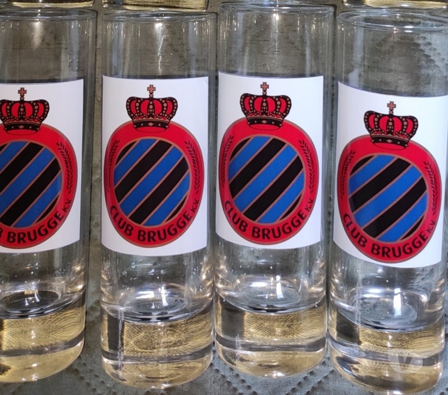 Décoration - art Binche Binche-Centrum - Photos Vivastreet Verres clubs de foot