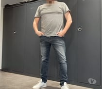 Daddy s'exhibe et se touche devant F