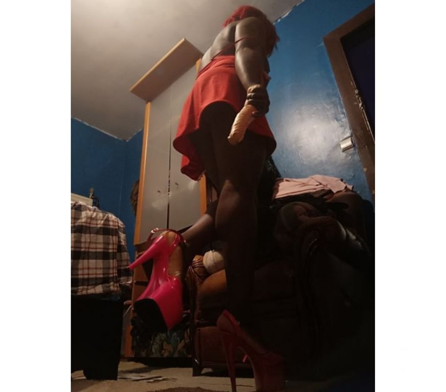 Gay Liège Liège-Centrum - Photos Vivastreet Trasveti efféminé en manque d' une grosse bite en bouche