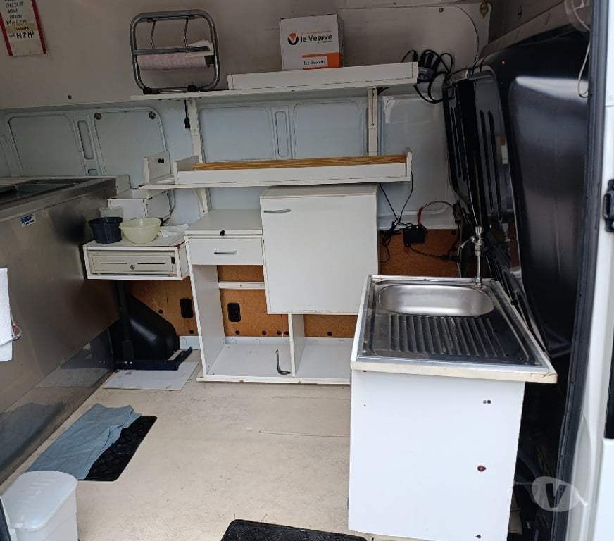 Véhicules commerciaux & utilitaires d'occasion Seraing Seraing-Centrum - Photos Vivastreet Camionnette équipée glaces.