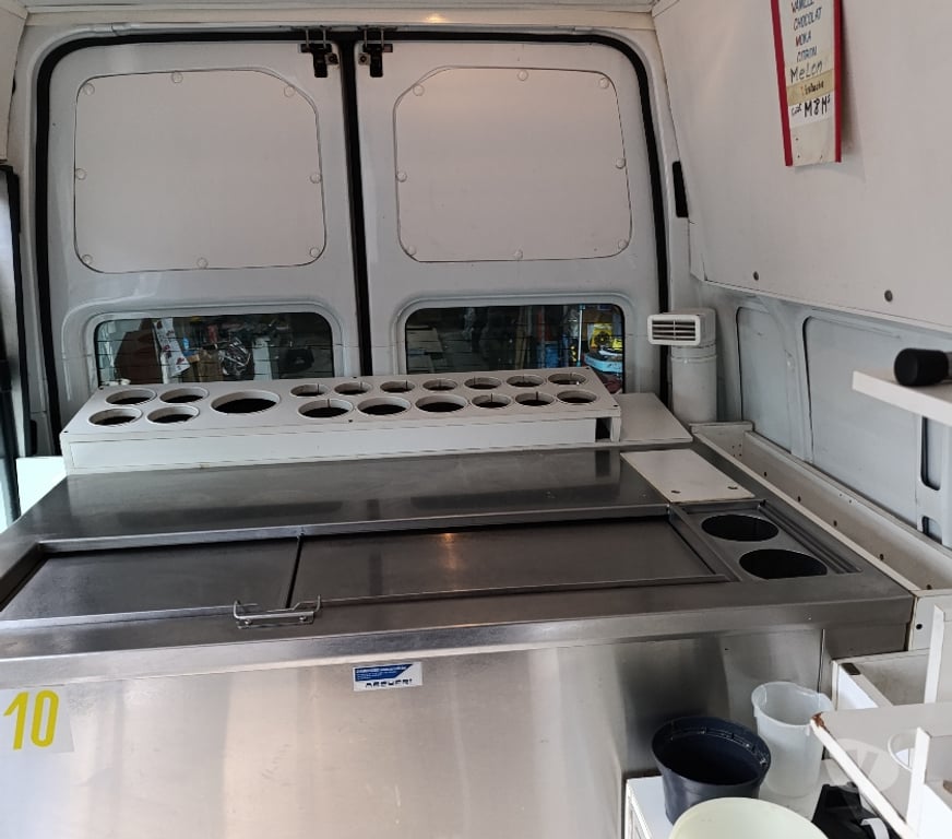 Véhicules commerciaux & utilitaires d'occasion Seraing Seraing-Centrum - Photos Vivastreet Camionnette équipée glaces.