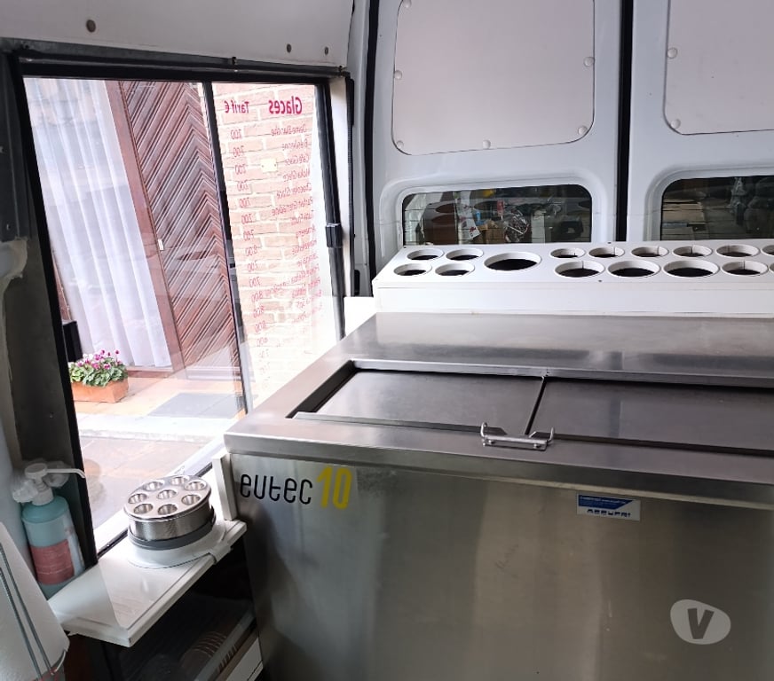 Véhicules commerciaux & utilitaires d'occasion Seraing Seraing-Centrum - Photos Vivastreet Camionnette équipée glaces.