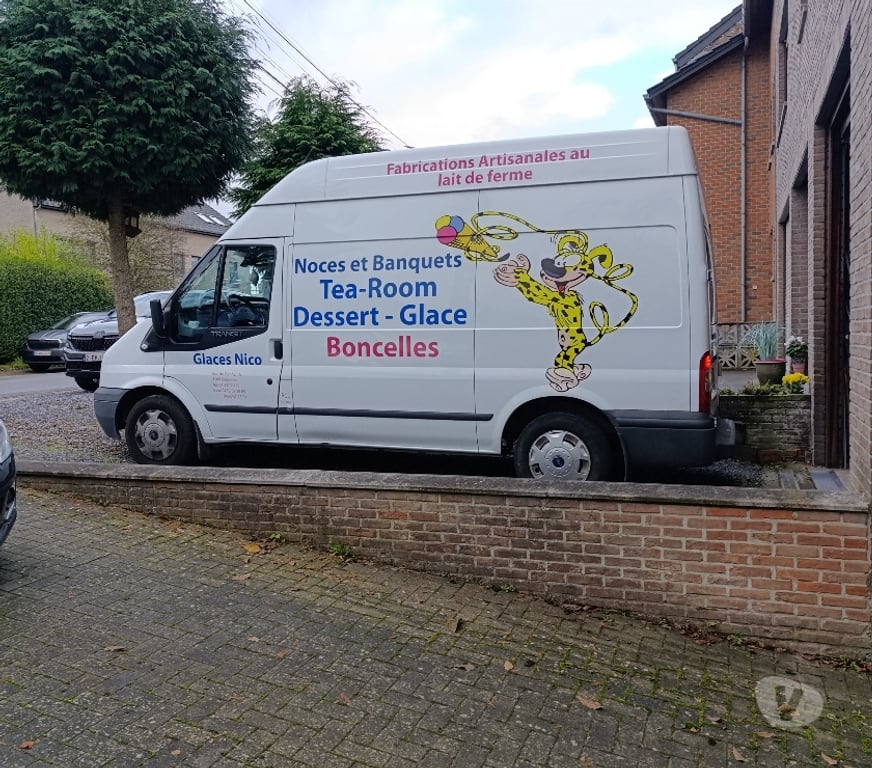 Véhicules commerciaux & utilitaires d'occasion Seraing Seraing-Centrum - Photos Vivastreet Camionnette équipée glaces.