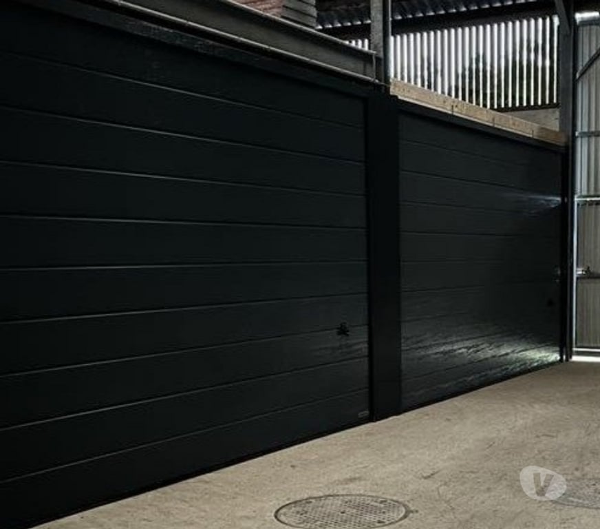 Location parking & garage Etalle Vance - Photos Vivastreet Hall stockage à louer