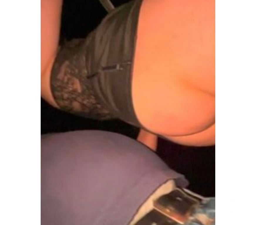 Gay Molenbeek-Saint-Jean - Photos Vivastreet Travestie débutante 26 ans pour rebeu viril