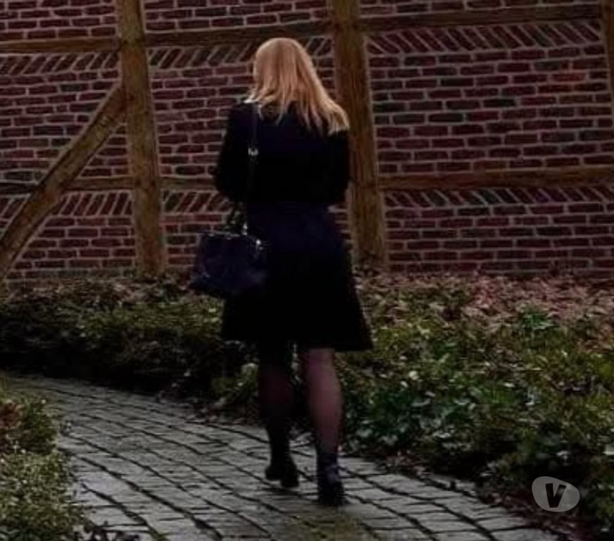 exhib La Louvière - Photos Vivastreet Fleurter avec les limites socialement acceptables.