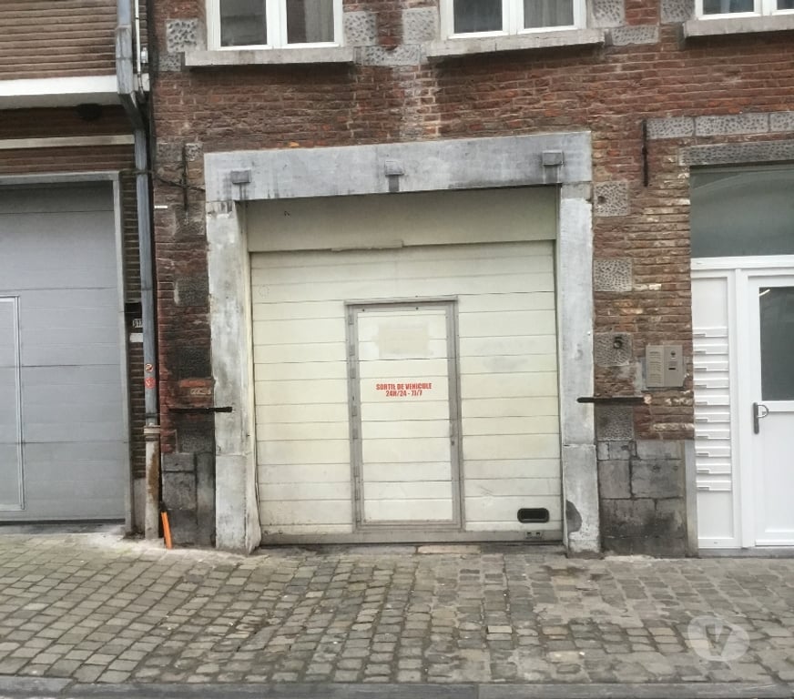 Vente parking Mons Cuesmes - Photos Vivastreet 8 garages avec un emplacement de parking intérieur