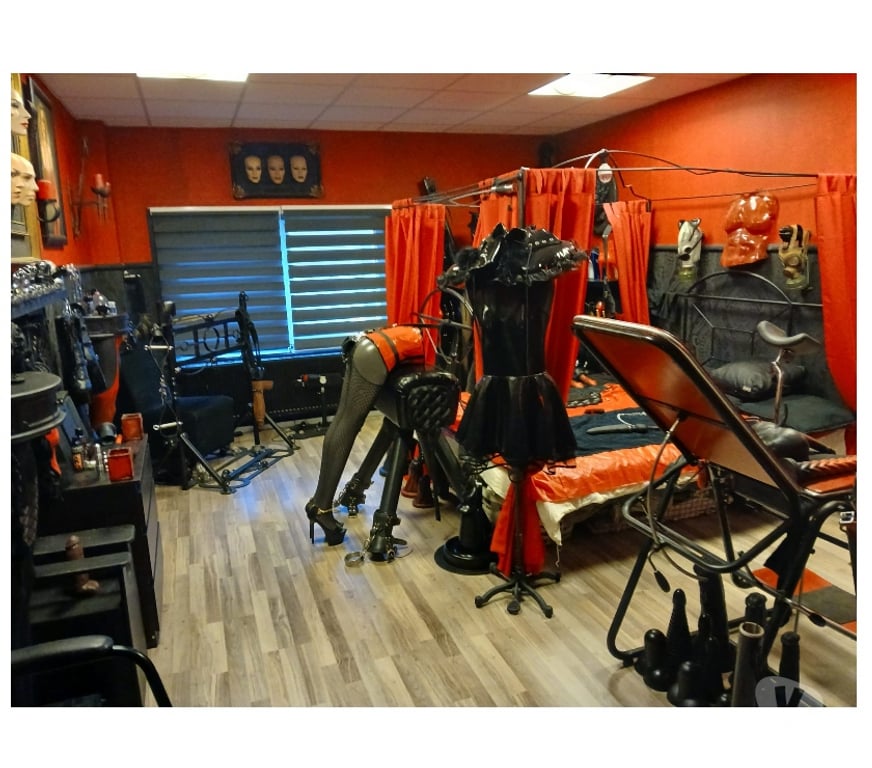 Gay Ath Ath-Centrum - Photos Vivastreet BDSM et fétichisme entre travesties