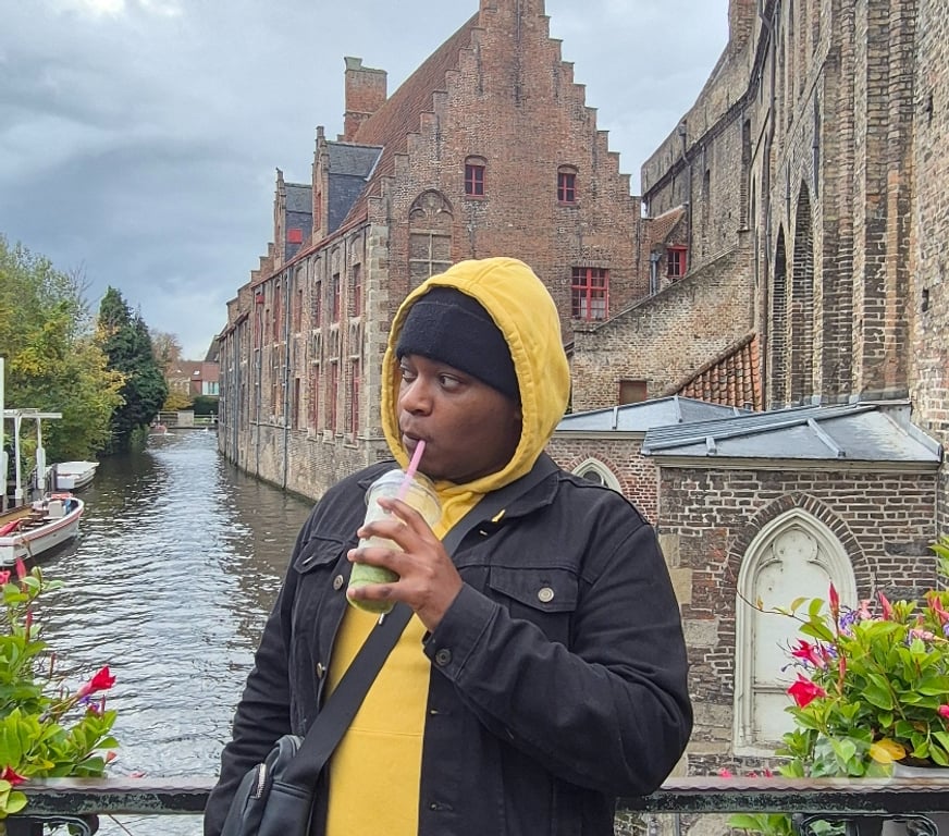 exhib Bruxelles (Brussels) Bruxelles-Centrum - Photos Vivastreet Bite noir dispo jusqu'au 31 décembre