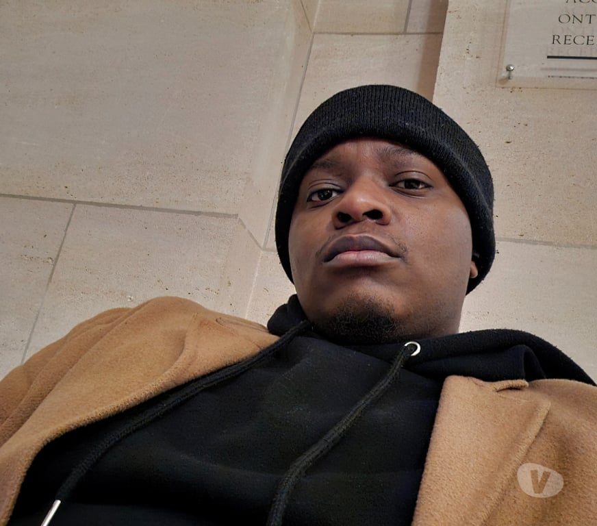 Gay Bruxelles (Brussels) Bruxelles-Centrum - Photos Vivastreet Bite noir dispo jusqu'au 31 décembre