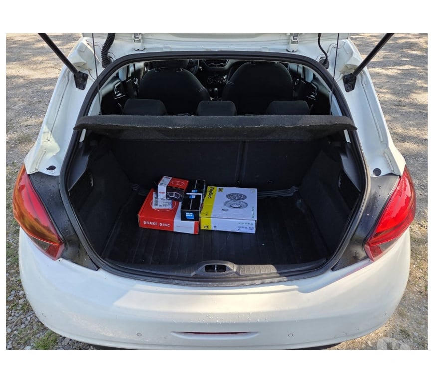 Voiture à vendre Pont-de-Loup - Photos Vivastreet Peugeot 208 2018 euro6b 1.6hdi 75cv 55kw Gps Airco Cruise...