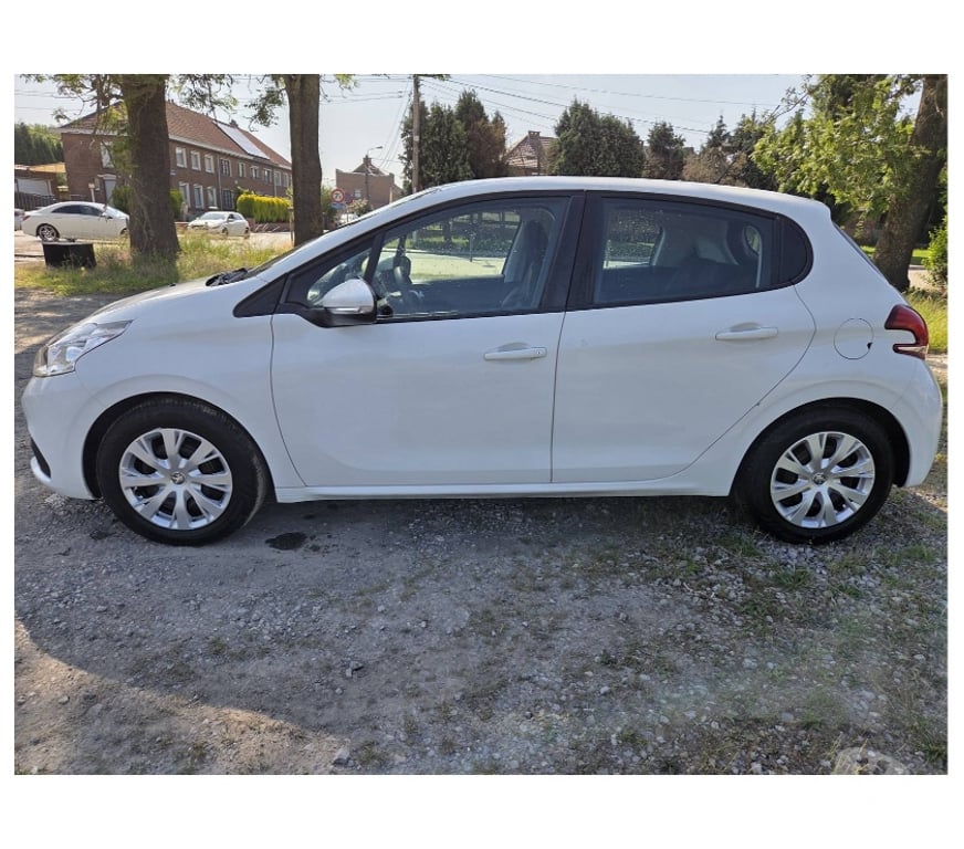 Voiture à vendre Pont-de-Loup - Photos Vivastreet Peugeot 208 2018 euro6b 1.6hdi 75cv 55kw Gps Airco Cruise...