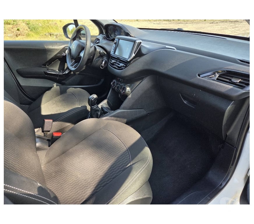 Voiture à vendre Pont-de-Loup - Photos Vivastreet Peugeot 208 2018 euro6b 1.6hdi 75cv 55kw Gps Airco Cruise...