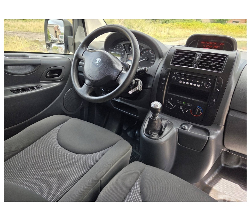 Véhicules commerciaux & utilitaires d'occasion Pont-de-Loup - Photos Vivastreet Peugeot Expert 9places Minibus 2.0hdi 130cv 94kw Airco Cruis