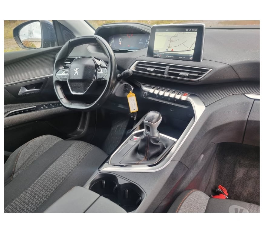 Voiture à vendre Pont-de-Loup - Photos Vivastreet Peugeot 5008 2018 1.6hdi 115cv euro6 Virtual cockpit Gps AC