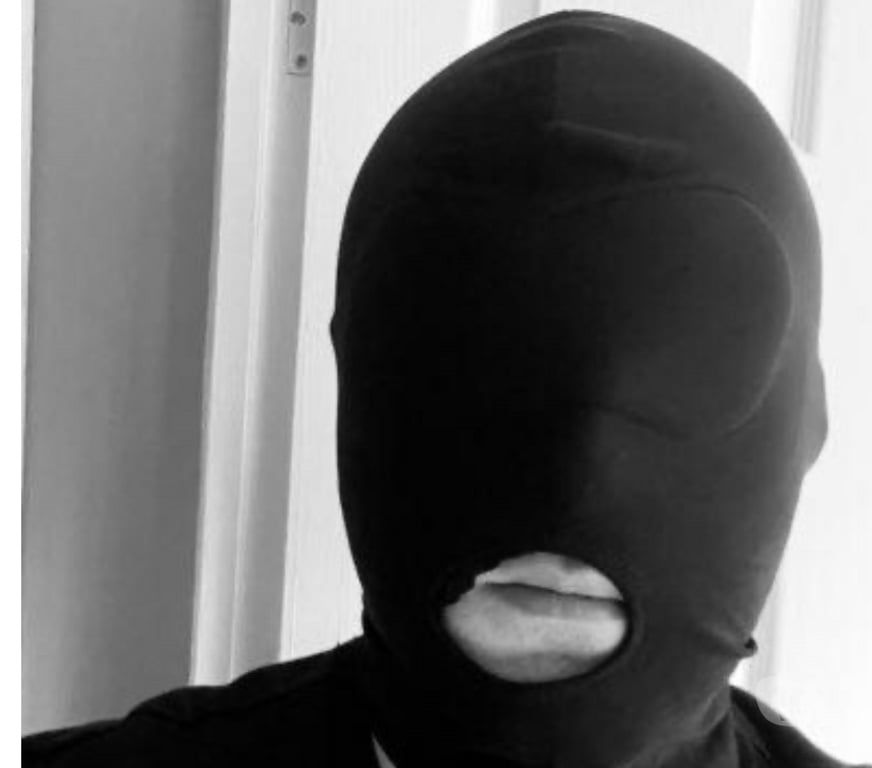 Gay Molenbeek-Saint-Jean - Photos Vivastreet Videur de couilles cagoulé entièrement