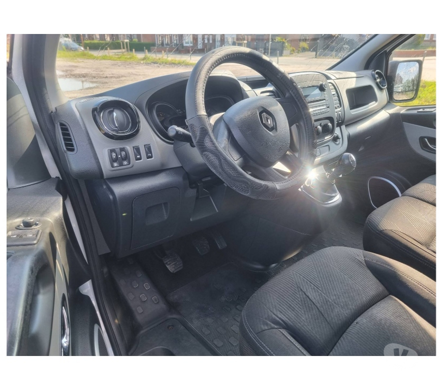 Véhicules commerciaux & utilitaires d'occasion Pont-de-Loup - Photos Vivastreet Renault Trafic Long châssis 1.6dci 125cv 2016 euro5 Airco.
