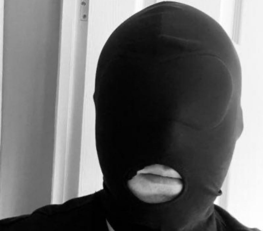 Gay Molenbeek-Saint-Jean - Photos Vivastreet Videur de couilles cagoulé entièrement