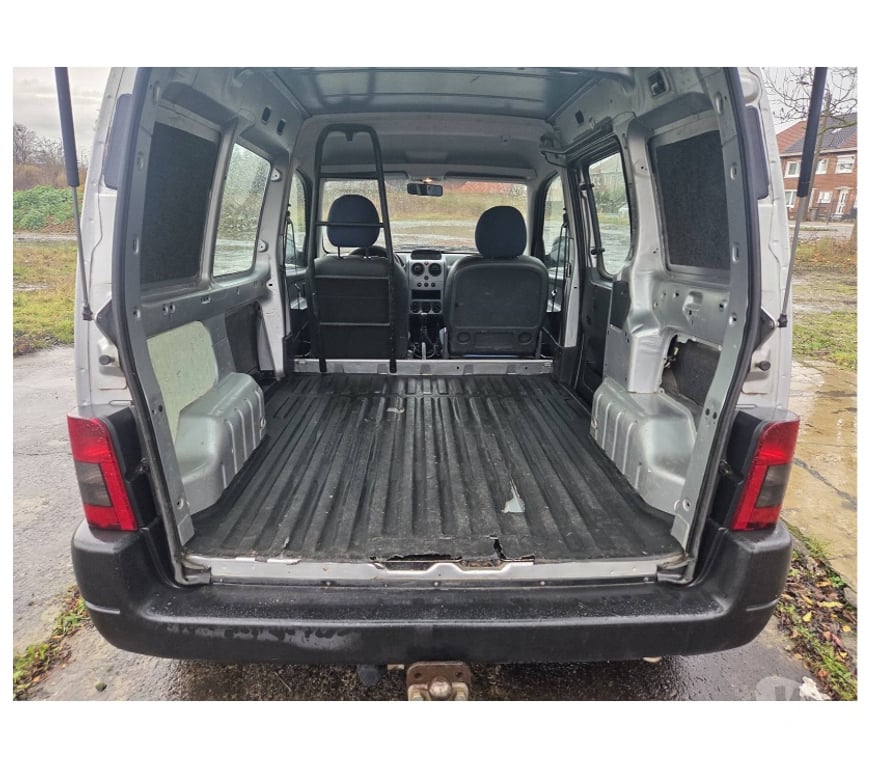 Véhicules commerciaux & utilitaires d'occasion Pont-de-Loup - Photos Vivastreet Peugeot Partner Grise 2007 2.0hdi 66kw 90cv 194000km...