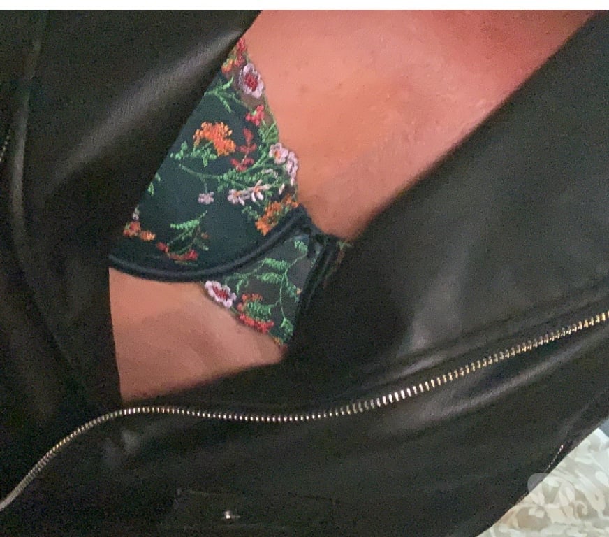 Escort Evere - Photos Vivastreet Qui pour s eclater suis là