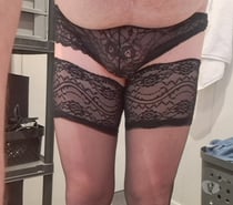 Cherche mec qui porte des bas nylon uniquement pour sucer