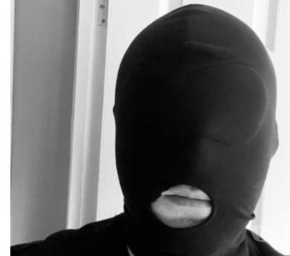 Gay - Photos Vivastreet Videur de couilles cagoulé entièrement