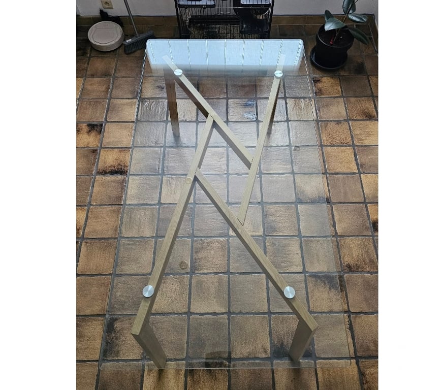 Meubles & Décoration Mouscron Mouscron-Centrum - Photos Vivastreet Table à manger en verre trempé