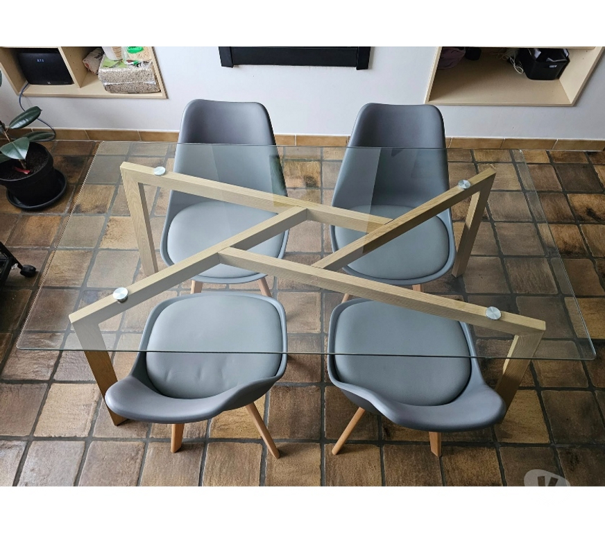 Meubles & Décoration Mouscron Mouscron-Centrum - Photos Vivastreet Table à manger en verre trempé