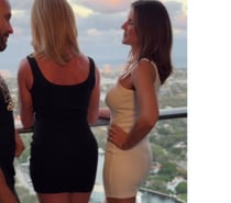 Femme européenne ou arabe pour gentleman black