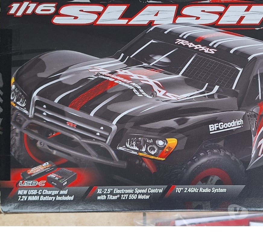 Jeux - jouets Châtillon - Photos Vivastreet A vendre Traxxas Mini Slash 4X4 RTR 1 16 - 70054-8 noir