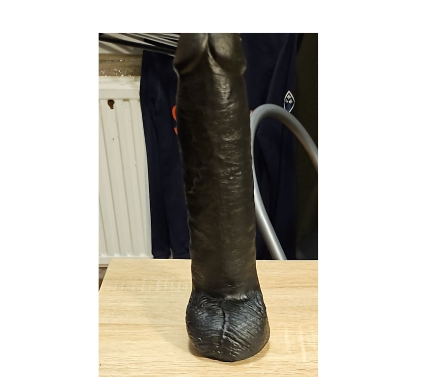 Gay Liège Liège-Centrum - Photos Vivastreet Petite fesses démolie par gode de 27x6.5cm