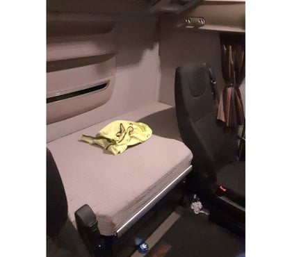 Gay - Photos Vivastreet Je grand camion avec un lit propre et discret chaud excite