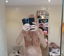 Personne de sérieux sur ce site tant hétéro que bi ou gay