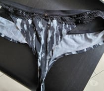 Qui veut venir jouer avec la culotte de ma femme ?