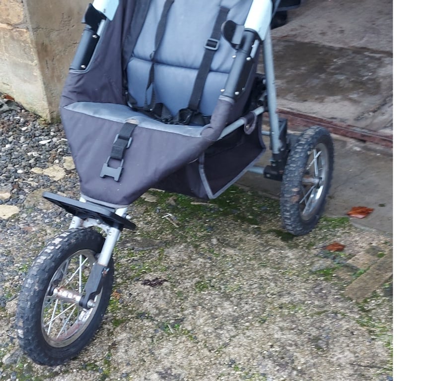 Equipements bébés Virton Saint-Mard - Photos Vivastreet POUSSETTE ENFANT