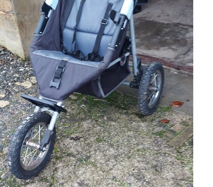 Equipements bébés Saint-Mard Virton - Photos Vivastreet POUSSETTE ENFANT