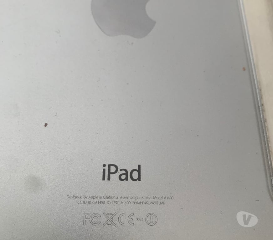 Téléphonie Trooz - Photos Vivastreet Ancien APPLE , une prise de recharge pour les 2