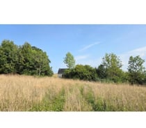 Les Hayons : grand terrain de plus d'un hectare