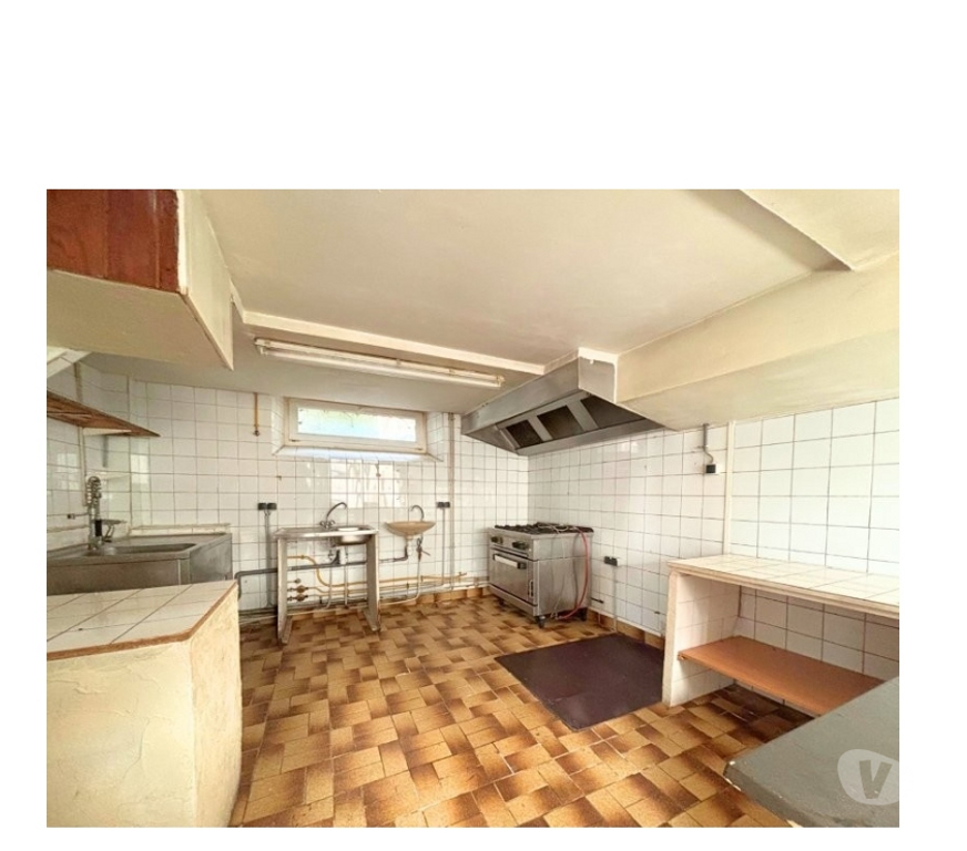 Immeuble à vendre Bouillon Bouillon-Centrum - Photos Vivastreet Bouillon : immeuble de commerce idéalement situé.