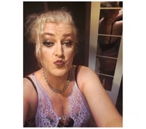 Belle trav feminine blonde passive recoit