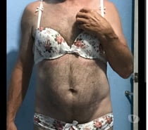 Mettre des tenues féminines à 2