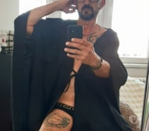 Envie de te faire nettoyer le cul la bite uro