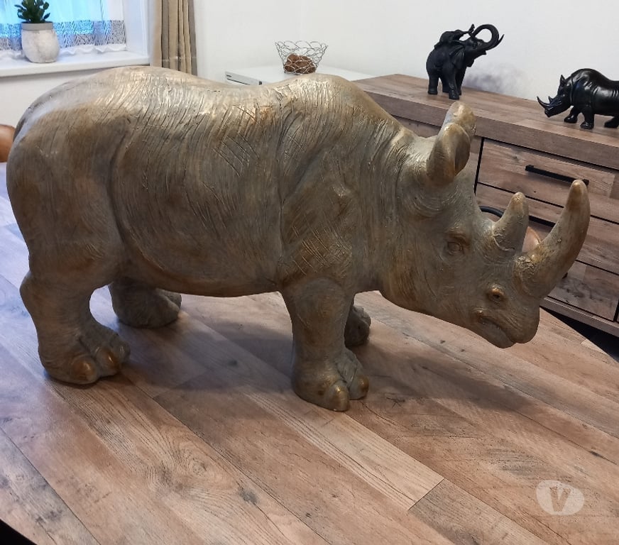 Décoration - art Pont-à-Celles - Photos Vivastreet Magnifique rhinocéros à poser en parfait état