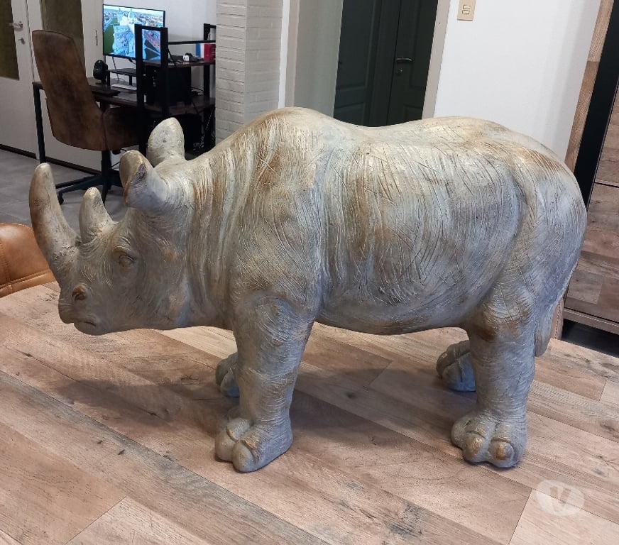 Décoration - art Pont-à-Celles - Photos Vivastreet Magnifique rhinocéros à poser en parfait état