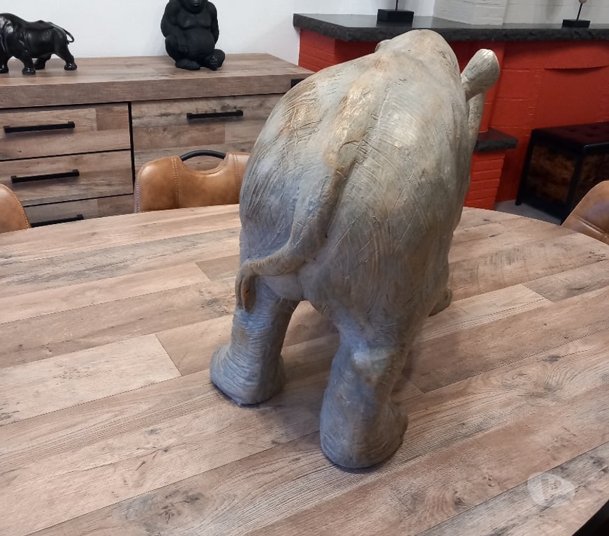 Décoration - art Pont-à-Celles - Photos Vivastreet Magnifique rhinocéros à poser en parfait état