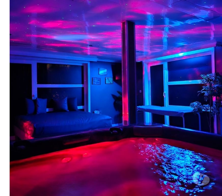 exhib Charleroi Charleroi-Centrum - Photos Vivastreet Un bon moment dans un jacuzzi et plus encore?