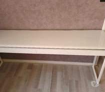 Espace de travail-bureau. Comme neuf