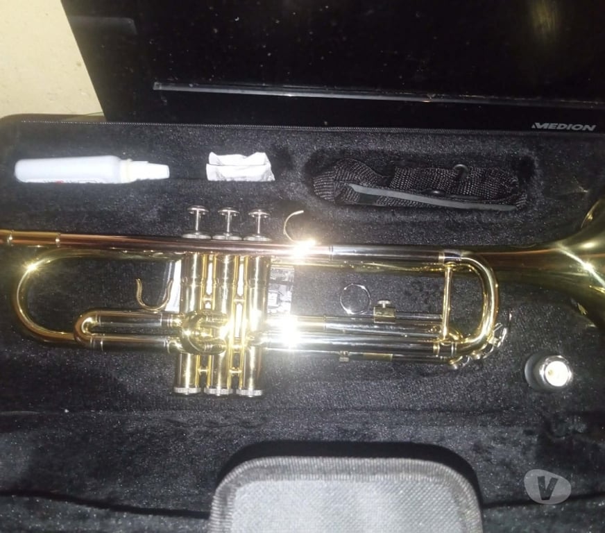 Instruments de musique Binche Binche-Centrum - Photos Vivastreet A vendre trompette et flûte