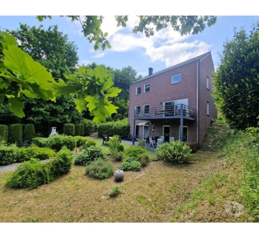 Annonce maison Bouillon Bouillon-Centrum - Photos Vivastreet Bouillon : spacieuse maison récente, 4ch, 2sdb. jardin.